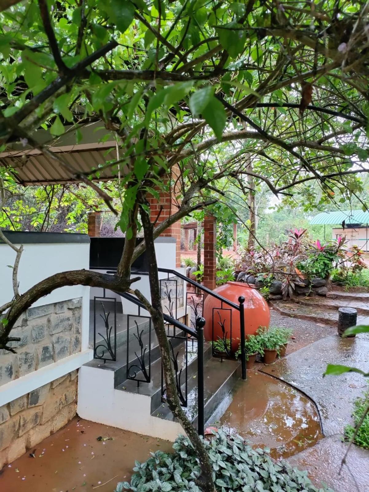 Inn Pondiville Forest Retreat بونديتْشيري المظهر الخارجي الصورة